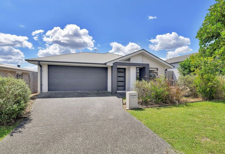 MODERN 4 BED  FAMILY HOME ... 2 X LIVING AREAS ... IN THRIVING REDBANK PLAINS