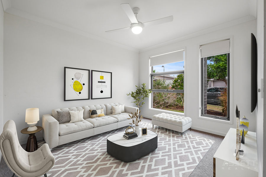 MODERN 4 BED FAMILY HOME ... 2 X LIVING AREAS ...  YOUNG ESTATE IN REDBANK PLAINS