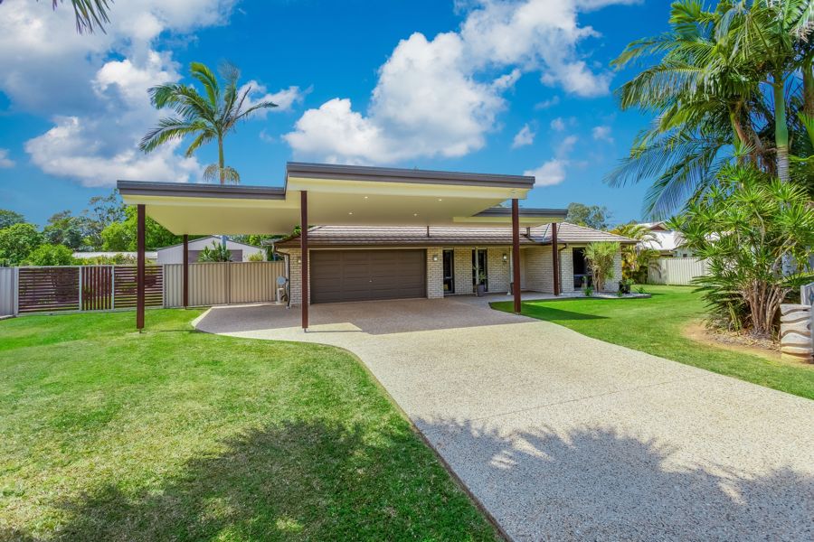 FANTASTIC FAMILY HOME WITH HUGE SHED ON 3/4 ACRE!