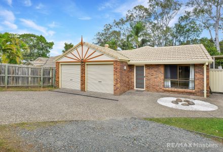 PRIME LAKESIDE LOCATION, WITHOUT THE PRICE TAG!