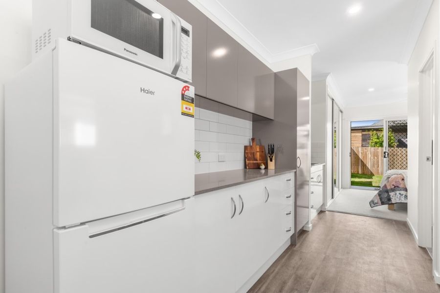 NEAR NEW SALISBURY STUDIO