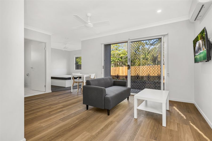 NEAR NEW BRIGHTON STUDIO UNIT