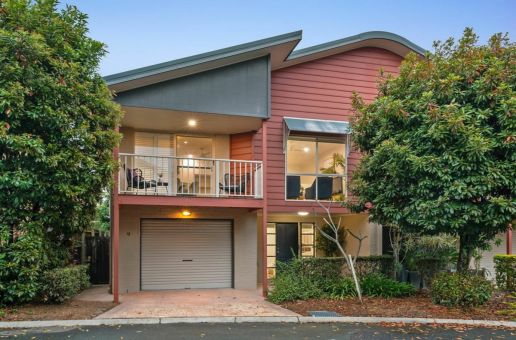 STYLISH, REFRESHED TOWNHOUSE IN A SOUGHT-AFTER GRACEVILLE LIFESTYLE LOCATION