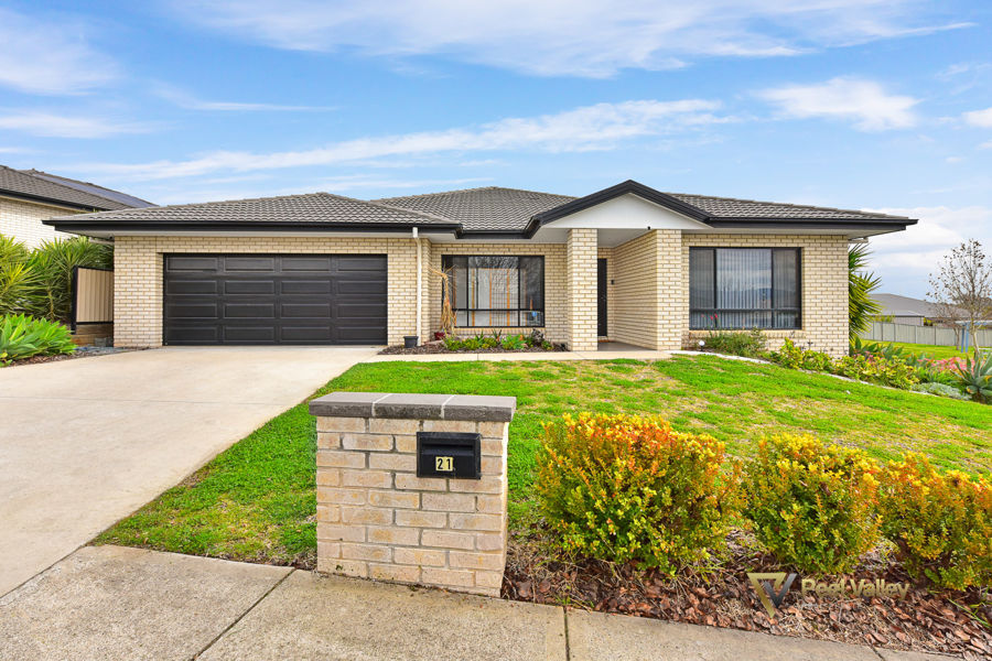 A SPACIOUS FAMILY RETREAT