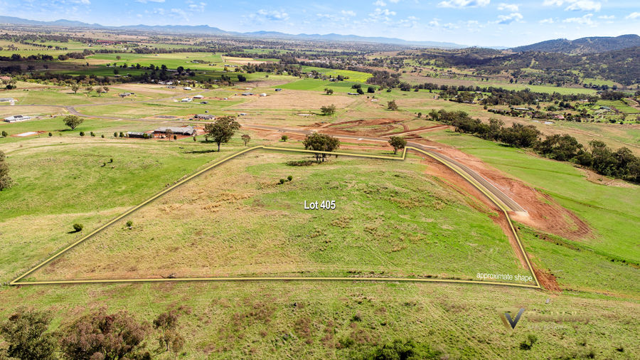 STUNNING VIEWS OVER THE ESTATE!!