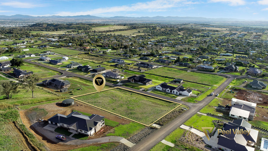 IDYLLIC 1 ACRE BLOCK WITH SWEEPING VIEWS