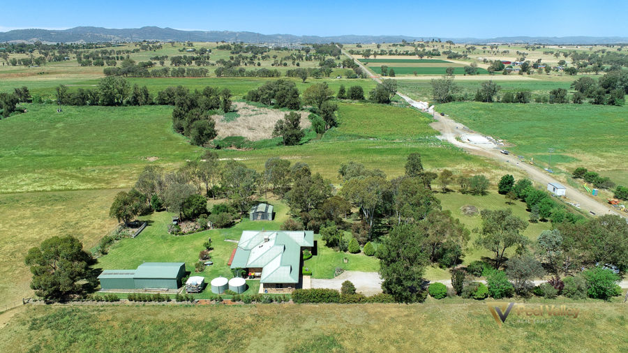SERENE COUNTRY LIVING, JUST MINUTES FROM TAMWORTH CBD!!