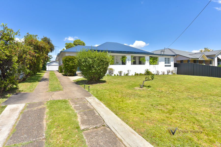 BELMORE PARK VIEWS AT YOUR DOOR STEP!!