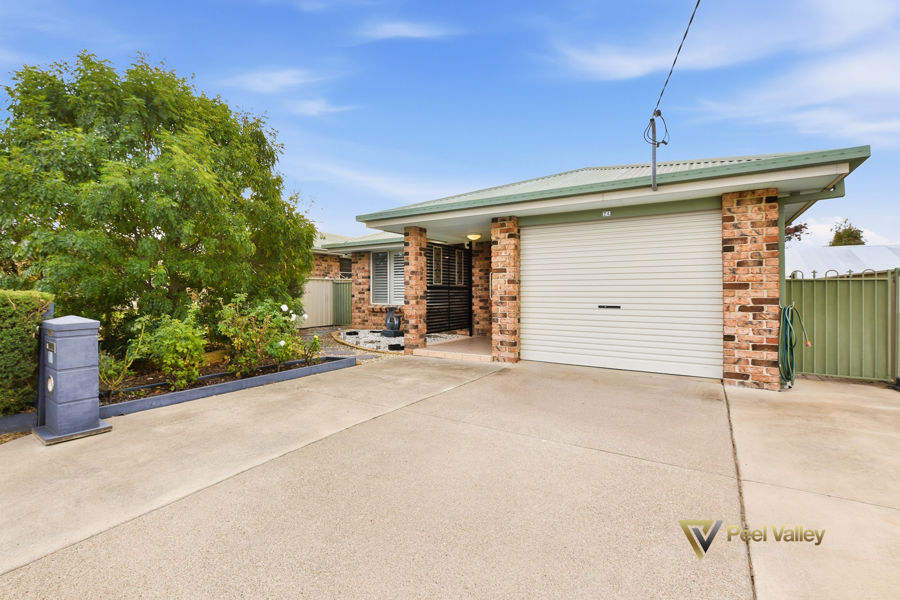 IMPECCABLE HOME, CONVENIENT LOCATION