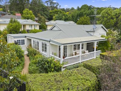 REFINED 1920S CHARM IN A PRIVATE, SUN-FILLED SETTING