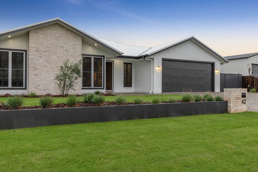 STUNNING EXECUTIVE HOME ON 1060M2