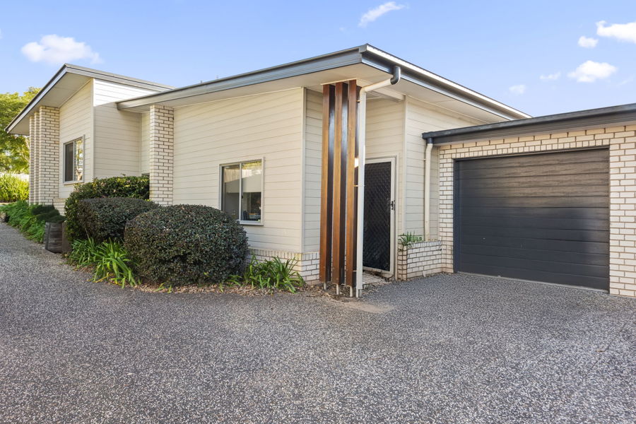 MODERN INVESTMENT OPPORTUNITY IN PRIME NEWTOWN LOCATION!