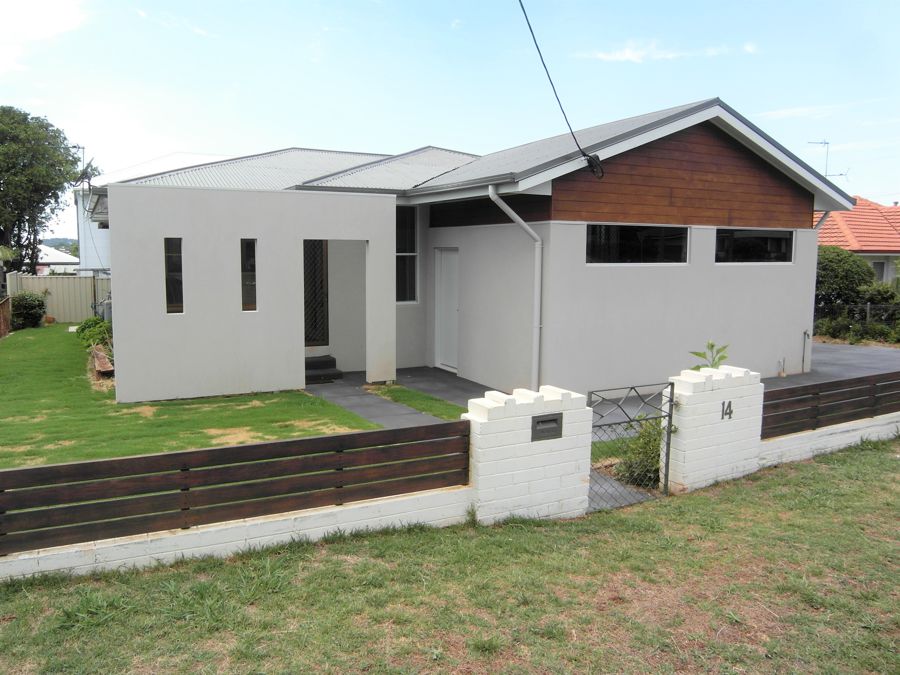 RED HOT VALUE ~ RENOVATED DETACHED DUPLEX!
