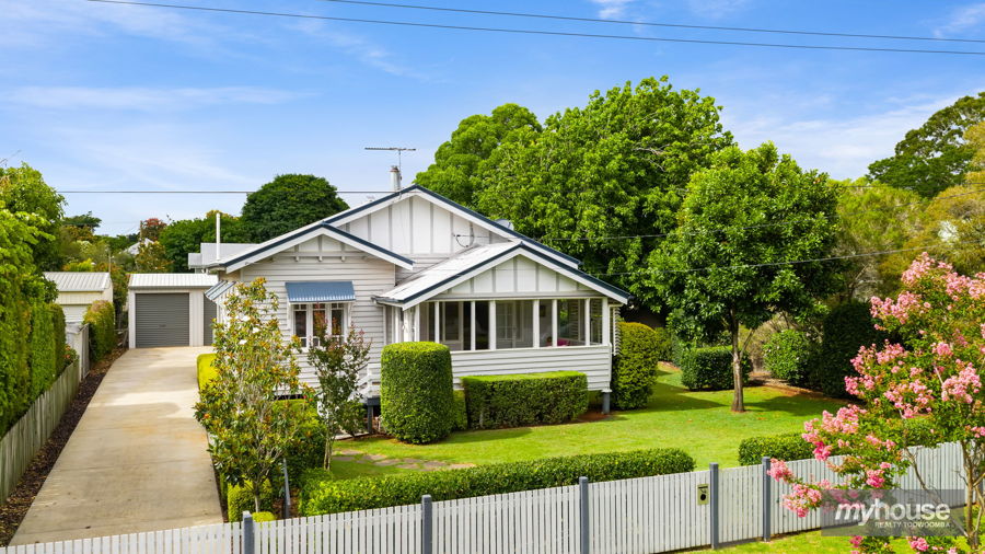 OLD-WORLD WARMTH MEETS INNER-CITY LIVING IN ICONIC ROME STREET!