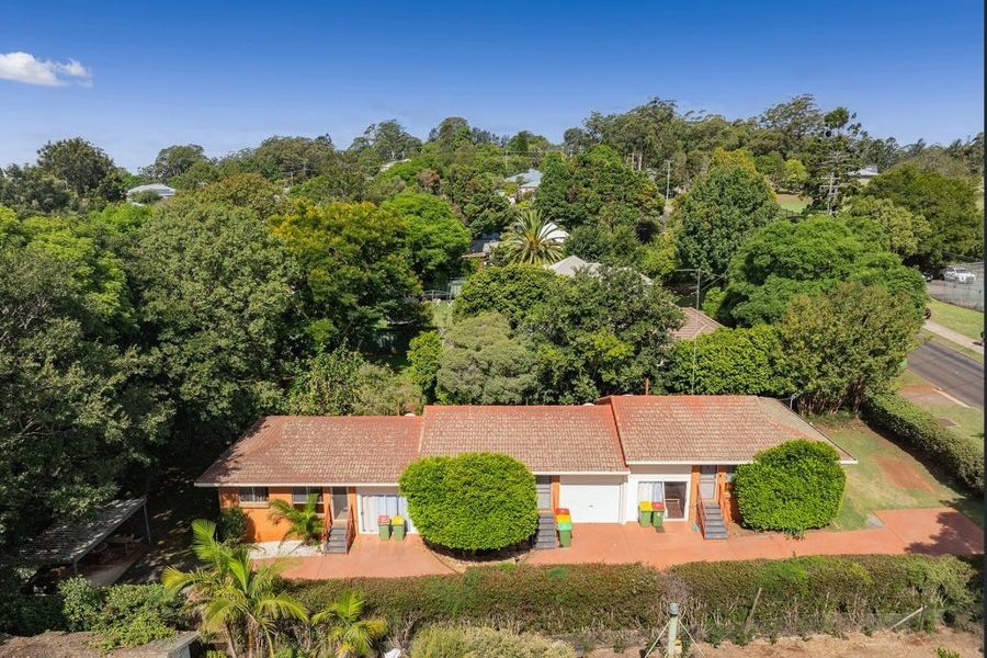 ~ UPDATED UNIT IN DOWNLANDS PRECINCT ~