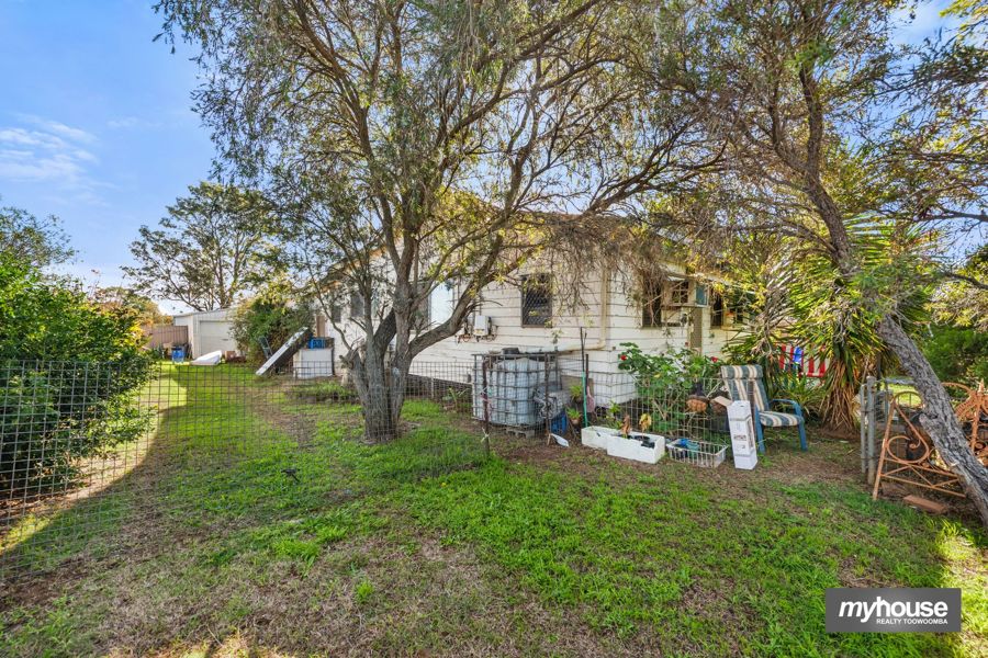 CHARACTER HOME ON 1,899M² BLOCK NEAR CBD WITH DEVELOPMENT POTENTIAL  - RENOVATE, INVEST OR DEVELOP!