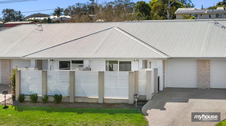 MOVE STRAIGHT IN & ENJOY - FRESHLY UPDATED, VACANT & READY TO CALL HOME!
