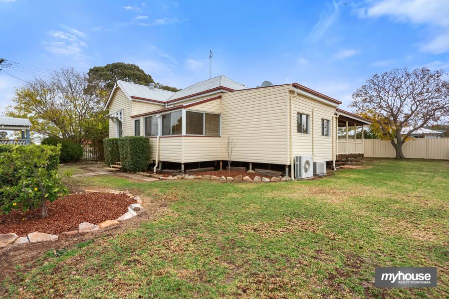TIMELESS QUEENSLANDER CHARM ON A GENEROUS 1,248M² BLOCK