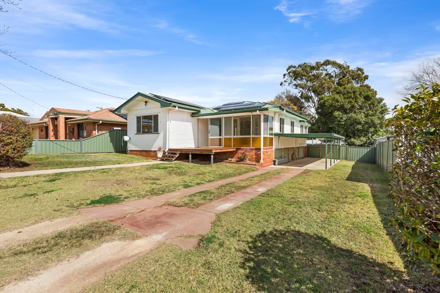STYLISHLY UPDATED HOME OPPOSITE PARKLAND!
