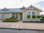 EASY-CARE LIVING JUST STEPS FROM KADINA'S CBD!