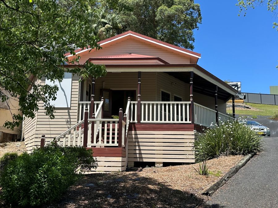 UNIQUE PROPERTY WITH DISABLED ACCESS, LOFT AND SEPARATE GALLERY - WIDE VERANDAS AND GOOD ONSITE PARKING...