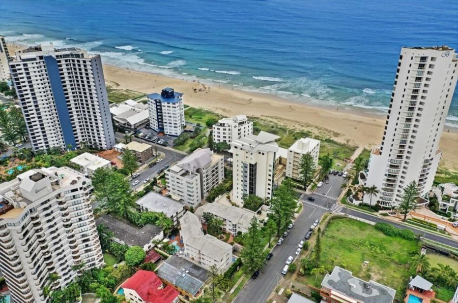 JUST MINUTES AWAY FROM THE BEACH!!