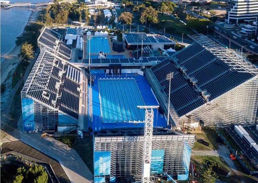 SPORTS AND HOLIDAY RETREAT WITH BROADWATER VIEWS!!