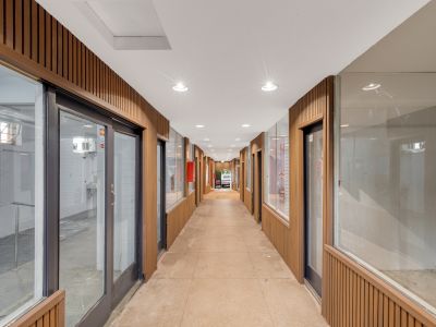 RETAIL SHOP OR OFFICE IN PRIME LOCATION!