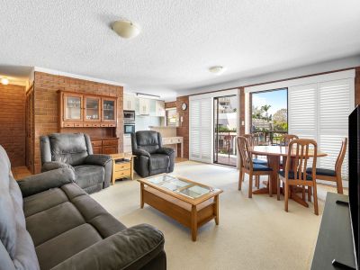 MOOLOOLABA CENTRAL: 150M TO BEACH, VIEWS OF MARINA!