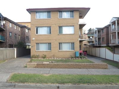 IDEAL 1 BEDROOM UNIT!