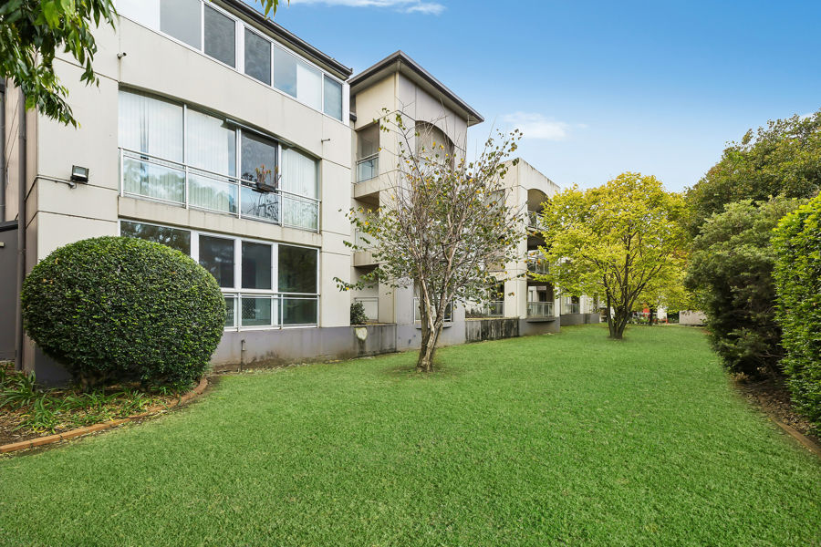 MUST BE SOLD .... 218M2 OF SPACE OVER TWO FLOORS