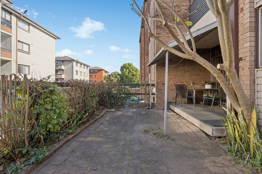 TWO LEVELS OF LIVING + APPROX. 35M² PRIVATE COURTYARD