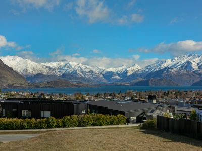EXCEPTIONAL WANAKA VIEWS
