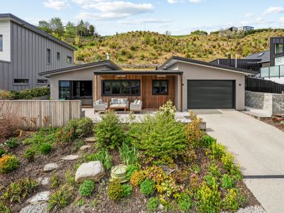 MODERN ARROWTOWN LIVING
