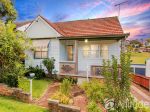 ORIGINAL HOME POSITIONED IN FAMILY LIFESTYLE HOT-SPOT