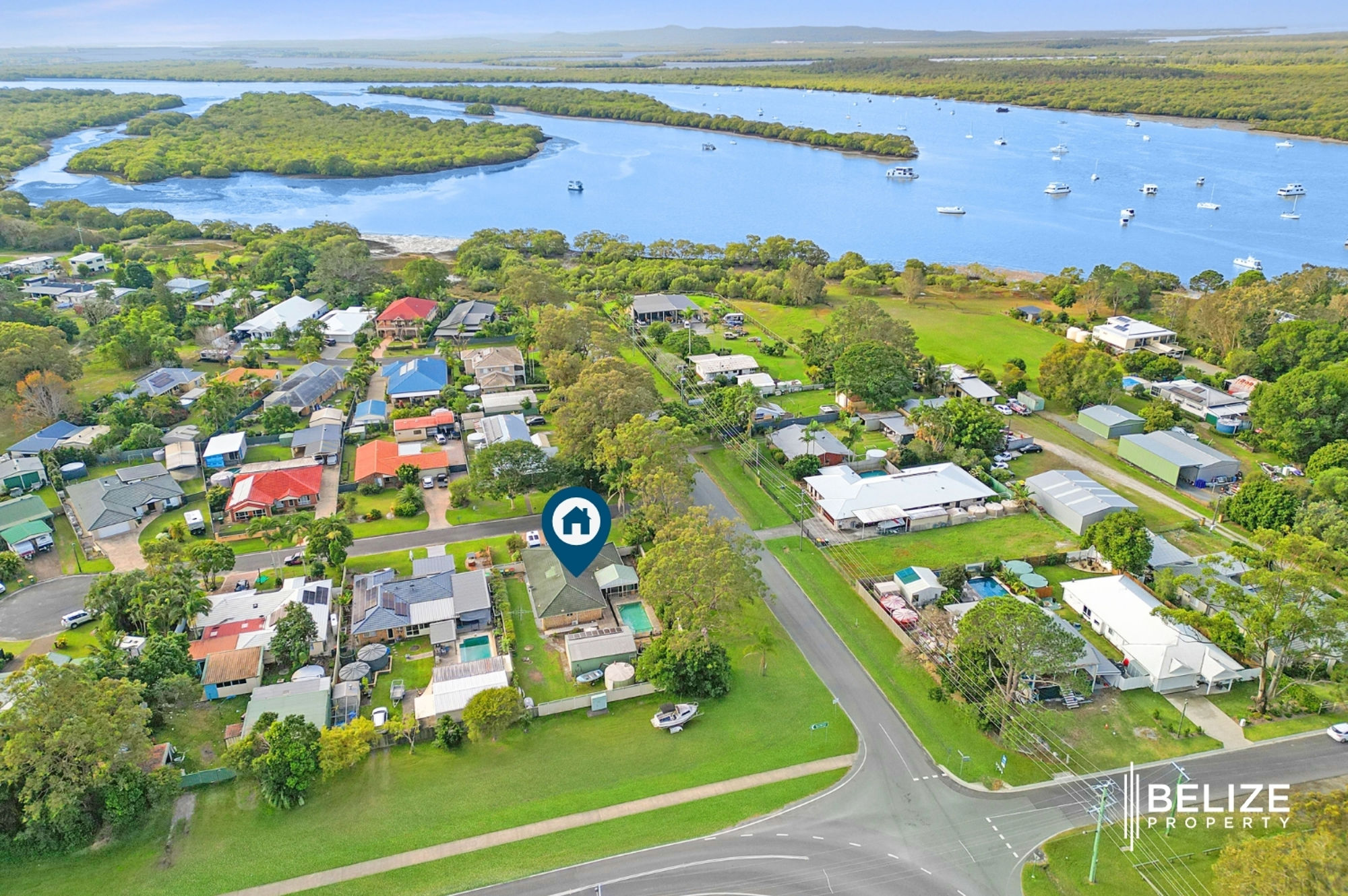 HUGE CORNER BLOCK OASIS - 2 SAILS CT, JACOBS WELL