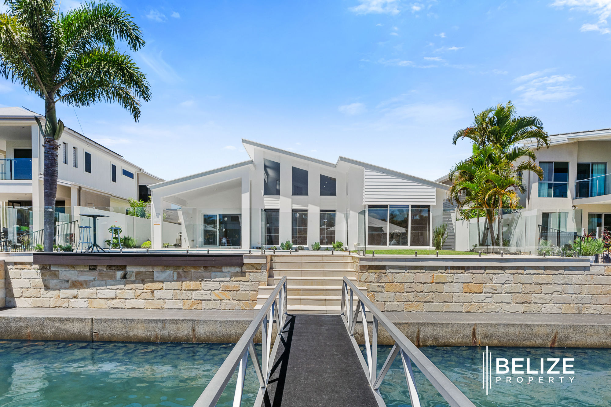 ARCHITECTURAL NORTH-FACING WATERFRONT LUXURY IN CALYPSO BAY