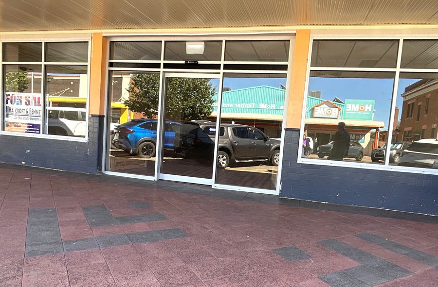 MODERN COMMERCIAL SPACE - PRIME MAIN STREET LOCATION