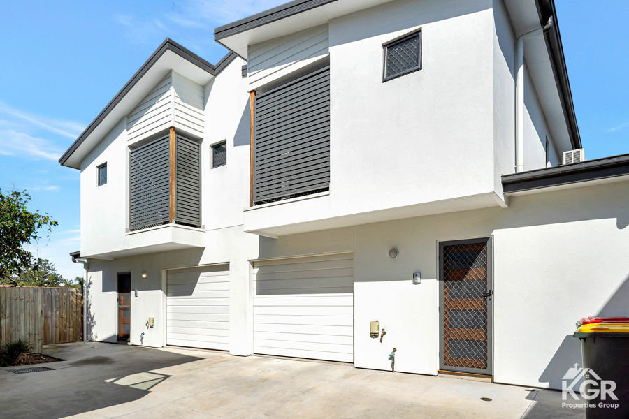 CONTEMPORARY TOWNHOUSE LIVING IN THE HEART OF MOUNT GRAVATT