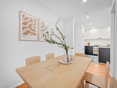 UNIQUE PROPERTY - 70 SQM LARGE 1 BED APARTMENT WITH 4 CAR SPACES