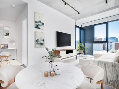 AMAZING UNIT IN A WELCOMING COMPLEX