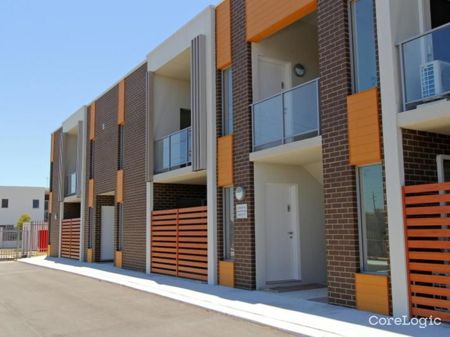 CONTEMPORARY 2-BEDROOM APARTMENT