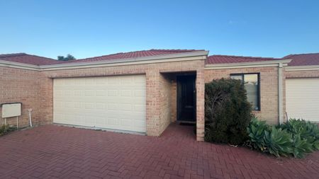 CHARMING VILLA LIVING IN A PRIME, FAMILY-FRIENDLY LOCATION!