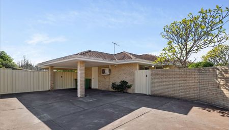 SPACIOUS BRENTWOOD VILLA IN ROSSMOYNE & APPLECROSS SENIOR HIGH SCHOOL CATCHMENTS
