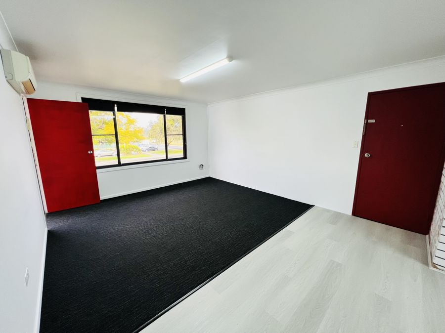 NEWLY RENOVATED MODERN UNIT CBD AREA!