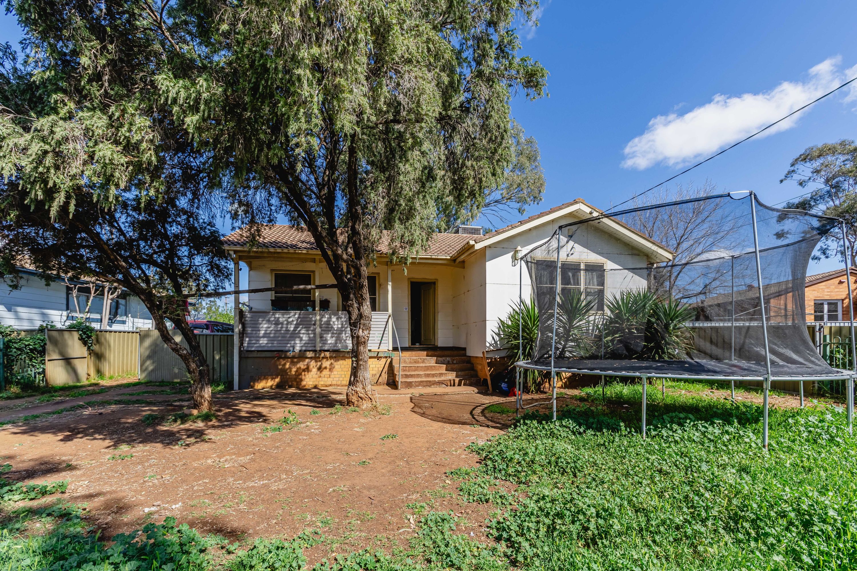SOLID INVESTMENT WITH 665SQM OF LAND & SECURE RENTAL INCOME