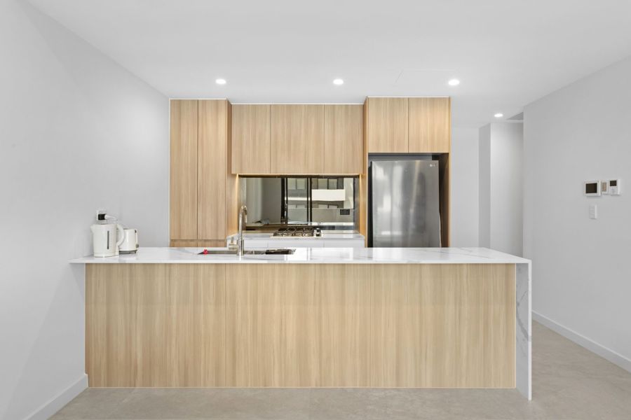 NEAR NEW 2 BED 2 BATH UNIT FOR SALE