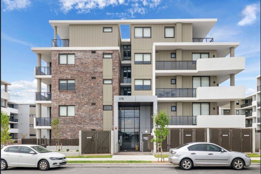 EVOLVE REALTY PRESENTS THIS STYLISH AND HUGE 2 BED 2 BATH UNIT IN FASTEST GROWING SUBURB OF NORTH-WEST.