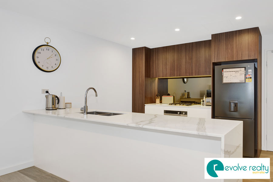 2 BED 2 BATH 2 CAR SPACE UNIT PLUS STORAGE CAGE  !!