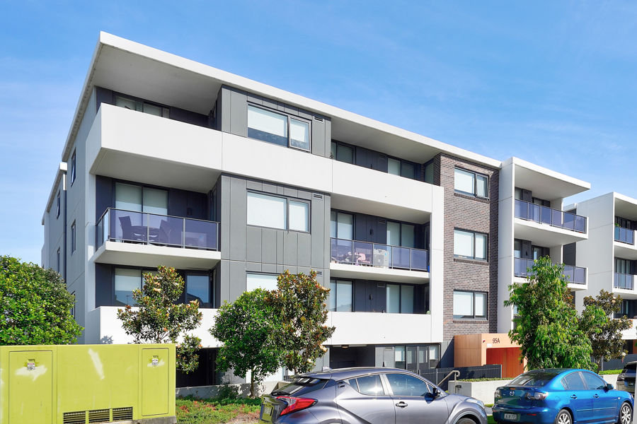 2 BED 2 BATH 2 CAR SPACE UNIT PLUS STORAGE CAGE  !!